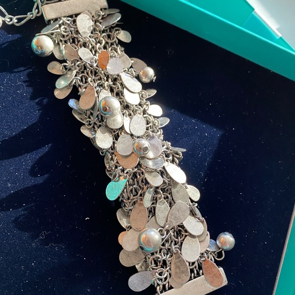 Silver bracelet with accent stones and brilliant design . New - Picture 1 of 2